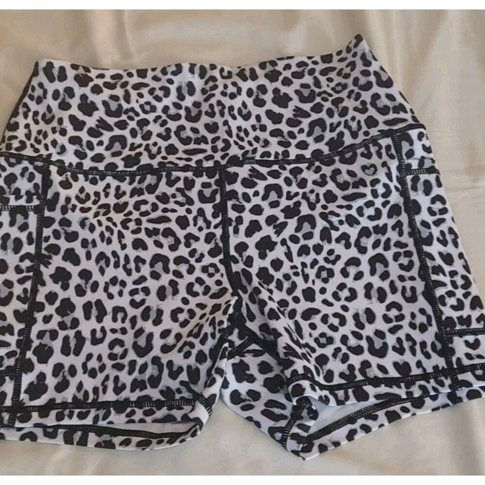 Love Fitness Apparel Leopard Side Pocket Activewear Shorts Size M  aloha